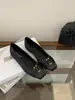 Zapatos de Noche Suaves para Mujer 2026 Nuevo Estilo Francés Dulce Elegante Hebilla Metálica Satín Aumentadores de Altura Zapatos de Salón
