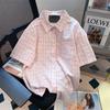 Chamarra Camisa Cuadros Bloques de Color Manga Corta Estilo Hong Kong para Mujer, Estilo Casual Urbano Japonés Cityboy, Corte de Hombro Regular, Top Petite