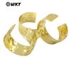 WT-B659 simple clásico chapado en oro de 18 quilates apertura ajustable lisa oro para hombres y mujeres pulsera joya usable