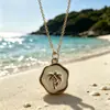 ¡El Mar se Lleva Puesto en tu Cuerpo! 15 Tipos de Collares con Temática Oceánica con Suaves Colgantes Curativos de Concha, Estrella de Mar y Tortuga para la Clavícula