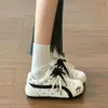 Zapatos Casuales Bordados para Mujer Nueva Estrella Primavera y Otoño 2026, Tenis Planos Versátiles para Estudiantes, Esquema de Color Blanco y Negro