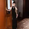 Vestido Vermelho com um Toque de Luxo de Alta Qualidade, Decote Halter, Estilo Francês, Deslumbrante Vestido de Noite, Vestido Sereia com Fenda