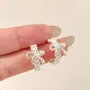 Elegantes aretes de botón con forma de lazo y corona calada de encaje para mujer, versátiles y elegantes de estilo vintage, adecuados para ir al trabajo, aretes de moda