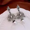 Pendientes de Reloj de Bolsillo Asimétricos con Incrustaciones de Perla de Aguja Plateada y Diamante Pendientes de Botón Exquisitos Retro Franceses con Sentido de Diseño Pendientes de Nicho Venta al por Mayor
