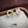 Brincos Círculo de Zircônia em Formato de C com Galvanoplastia de Ouro Real Brincos Modernos e Elegantes para Mulheres Luxo Acessível Brincos de Ponta