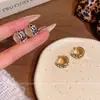 Brincos Maillard Estampa de Leopardo Retrô para Mulheres, Brincos de Design de Nicho de Luxo Leve, Brincos Modernos e Versáteis, Atacado