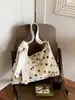 Bolsa tote de bolinhas de grande capacidade, best-seller transfronteiriço, novo modelo 2026 para mulheres, bolsa de ombro versátil de alta qualidade para o dia a dia, moderna