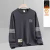 Camiseta de Manga Larga para Hombre Otoño e Invierno Ins Marca de Moda Holgada de Terciopelo Casual Camiseta Base Sudadera con Cuello Redondo Estampada para Jóvenes Estudiantes