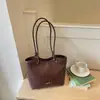 Bolsa de palha artesanal retrô de nicho para mulheres, nova tendência 2026 de grande capacidade para trabalho e dia a dia, bolsa de ombro fashion