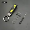 Llavero de coche con patrón de dibujos animados de marca creativa y moderna, colgante para motocicleta, correa de cuero y metal anti-pérdida, regalo