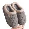 Pantuflas de Algodón para el Hogar de Suela Gruesa para Mujer 2026 Nuevo Estilo Otoño/Invierno para Interiores Antideslizantes Engrosadas Con Felpa Caliente Puntera Cerrada Pantuflas para Hombre