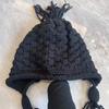 Gorro con borlas hecho a mano, cálido, con puntera, para mujer, con protección para las orejas, con cordones, tejido a la moda, para otoño e invierno, estilo coreano