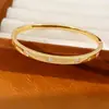 Pulsera con cierre de estrella cuadrada de circonita cúbica chapada en oro de 18 quilates, una pulsera simple, elegante y versátil, una pieza de joyería ligera y lujosa para aquellos con un gusto único