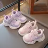 Tênis Esportivo Infantil 2026 Primavera e Outono Novo Estilo Sapatos de Malha Respiráveis Confortáveis para Meninas Bebê Borboleta Moda Versátil Calçados Casuais