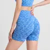 Conjunto de outfit de yoga dopamina con estampado de leopardo: hermoso top de yoga sin mangas con espalda descubierta y almohadillas en el pecho, shorts de yoga de cintura alta para control de abdomen, levantamiento de glúteos