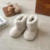 Botas de Neve Infantis 2025 Inverno Novas Botas de Algodão Quentes Sapatos Peludos para Meninas Botas de Cano Médio com Forro de Lã Quente Tendência