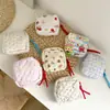 Bolsa pequeña cuadrada acolchada linda estilo coreano para niñas, mini bolsa con cremallera y correa colgante floral para guardar toallas sanitarias portátil para mujeres