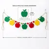 Exclusivo para vendas transfronteiriças: Decoração de sala de aula para volta às aulas com guirlanda de pompons de maçã colorida de feltro para fundo de foto infantil
