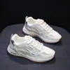 Novos Sapatos Femininos de Verão 2026, Tênis de Corrida Respiráveis com Solado Grosso, Sapatos Casuais Esportivos Leves Brancos para Estudantes