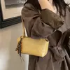 Elegante bolso casual de axila para mujer, nueva moda otoño 2026, bolso de hombro de moda, súper popular para ir al trabajo y con estilo