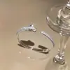 Pulsera Abierta de Metal con Zirconia Cúbica Trapezoidal de Empalme Transfronteriza Europea y Americana con un Diseño Único, Estilo de Nicho, Lujo Ligero, Joyería de Alta Gama
