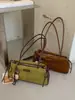 Bolso de axila de nicho estilo francés para mujer, nueva colección otoño/invierno 2026, bolso de hombro casual retro, bolso baguette de alta gama para el trabajo