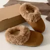Chinelos peludos de sola grossa versáteis de moda retrô para mulheres, calçados de inverno 2026 para uso externo, com forro de pelúcia, sapatos de algodão quentes e confortáveis estilo Birkenstock
