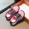 Tênis Infantil com Velcro 2026 Novo Modelo Primavera e Outono Meninas Respirável Versátil Casual Solado Macio Antiderrapante Tênis de Corrida