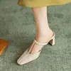 Sandálias Fechadas Femininas 2026 Novo Estilo de Verão Tira em T Antiderrapantes Sapatos Mule Couro Completo por Dentro e por Fora Chinelos Estilosos para Exterior