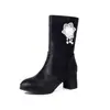Botas de Cavaleiro Moda Salto Médio Espesso Cano Curto Pérola Femininas Comércio Exterior 32 Botas Outono Inverno Botas com Renda de Flor Preto Algodão