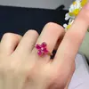 Anillo de Rubí Recién Quemado con Color de Fuego Deslumbrante, Piedra Principal de 4*5 mm, Finamente Elaborado en Plata S925