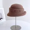 Sombrero de Regalo de Lana con Borde Enrollado Viento de Mil Oro para Mujer Invierno Decoración de Strass Cruzado Boina Temperamento Versátil Sombrero de Cubo Sombrero de Fieltro