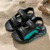 Sandalias Infantiles 2025 Nuevas de Verano Antideslizantes Suela Suave Sandalias para Niñas con Velcro para Niños Mayores y Pequeños Sandalias de Playa para Bebé