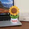 Presente do Dia do Professor: Planta de girassol sorridente em vaso, buquê trançado feito à mão, ornamento de mesa de girassol
