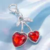 Pingente de cereja requintado cravejado de diamantes, efeito de gota de óleo, chaveiro de fruta realista, acessórios decorativos DIY para bolsas