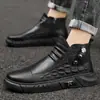 Botas Casuais para Homens 2025 Outono Estúpido Nova Moda Tendência Masculina de Cano Alto Impermeáveis Antiderrapantes Resistentes ao Desgaste Botas de Couro Preto