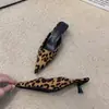 Mules Femininas de Salto Alto Estilo Francês com Estampa de Leopardo e Bico Fino, Novo Estilo 2025, Adequadas para Uso Externo