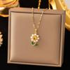 Colar de florzinha de pérola da moda sem cor para mulheres, que reduz a idade, fofo, personalidade, aço titânio, corrente para clavícula, design com senso, pingente galvanizado