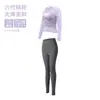Elegante conjunto de fitness y yoga para mujer, con diseño cruzado, panel de malla, mangas largas, sujetador incorporado y características moldeadoras, adecuado para Pilates y otros entrenamientos en otoño