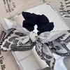 Pinza para el pelo de la parte trasera de la cabeza para mujer, estampado de letras francesas, corazón, estilo de moda, retro, de alta gama, flor de anacardo, lazo, goma para el pelo