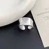 Anel Larga de Borda Fosca Doce e Cool para Mulheres, com um Estilo Cool e Discreto, Anel Aberto Personalizado com um Design de Nicho e Versátil Anel para Dedo Indicador