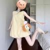 Vestido Colete Sem Mangas com Design Plissado de Cor Pura Doce Francês para Mulheres Verão 2025 Visual Solto Emagrecedor Saia Botão de Flor