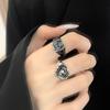 Anillo antiguo de Saturno medio estilo frío punk con diseño de nicho de planeta, anillo de planeta de amor negro de moda para mujer