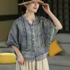 Camisa de Lino Pequeña con Cuello en V Hombro Caído Manga Murciélago de Cinco Puntos Estilo Retro Verano 2026 Top de Lino Versátil Estampado para Mujer