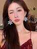 Invierno Navidad exquisito clip para la oreja sin oreja diseño de copo de nieve de diamante flash aretes para mujer de alto sentido para mujer pendientes de nicho de lujo ligero