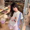 Camiseta Blanca de Algodón Puro con Estampado Floral Rosa de Manga Corta para Mujer, Primavera y Verano, Diseño de Cuello Redondo, Estilo Nicho, Corte Holgado, Tallas Grandes
