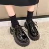 Sapatos de Couro Femininos de Primavera para Uso ao Ar Livre, Estilo Britânico que Aumenta a Altura, Novos Mocassins 2026, Sapatos de Cadarço Versáteis Brilhantes com Solado Grosso