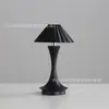 Luminária de mesa personalizada, simples, criativa e com carregamento USB para restaurante, café, proteção para os olhos, ambiente de quarto, lâmpada de mesa para bar