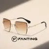Gafas de sol cuadradas sin montura para mujer y hombre, con patillas de metal dorado y lentes degradadas de siete colores, que ofrecen un aspecto moderno y ligero.