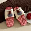 Pantuflas de Algodón Silenciosas con Patrón de Cuadrícula para Estudiantes Mujeres, Uso en Casa, Zapatos de Piso de Hongo 3D, Adecuados para Todas las Estaciones, Silenciosos, Exclusivamente para Ventas Transfronterizas
